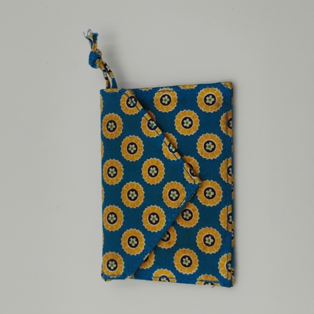 VERA BRADLEY Zip ID Case In RIVIERA BLUE Retired EUC